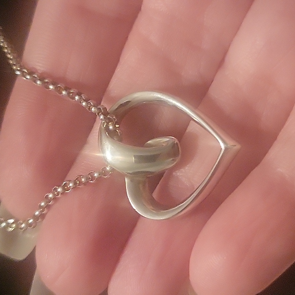 Sterling heart pendant necklace - 32" chain - vintage - Picture 2 of 3